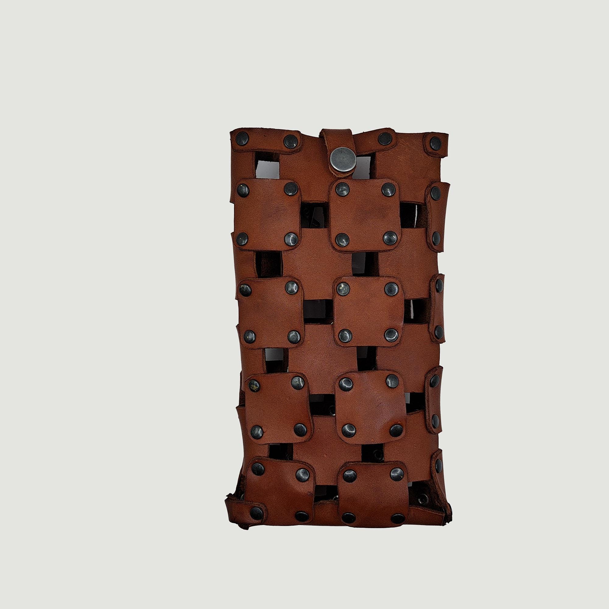 Handmade Woven Leather Phone Case – Vegetable-Tanned Belt Loop Holder for 6.5" Mobile Phones view 3
