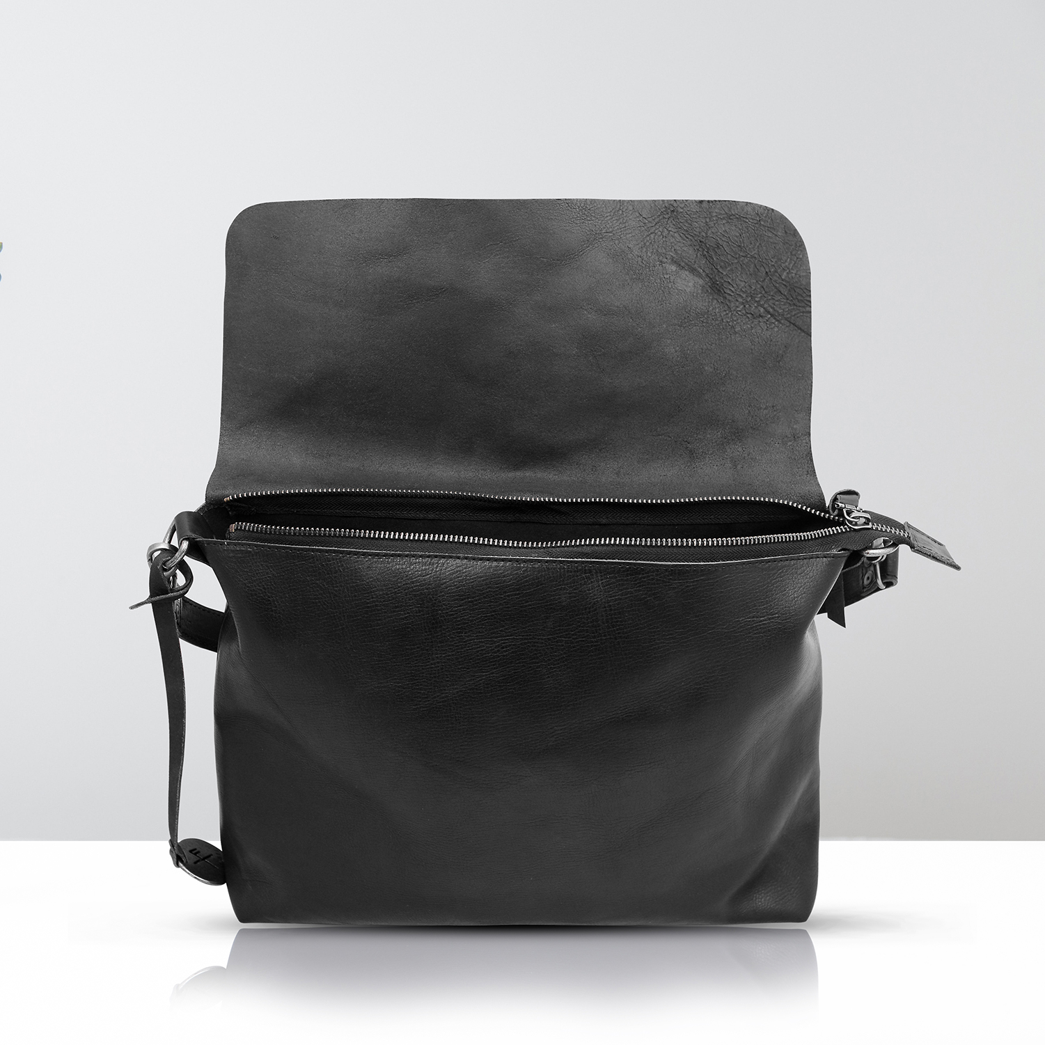 Xambille Black Leather Shoulder Bag VendAxis